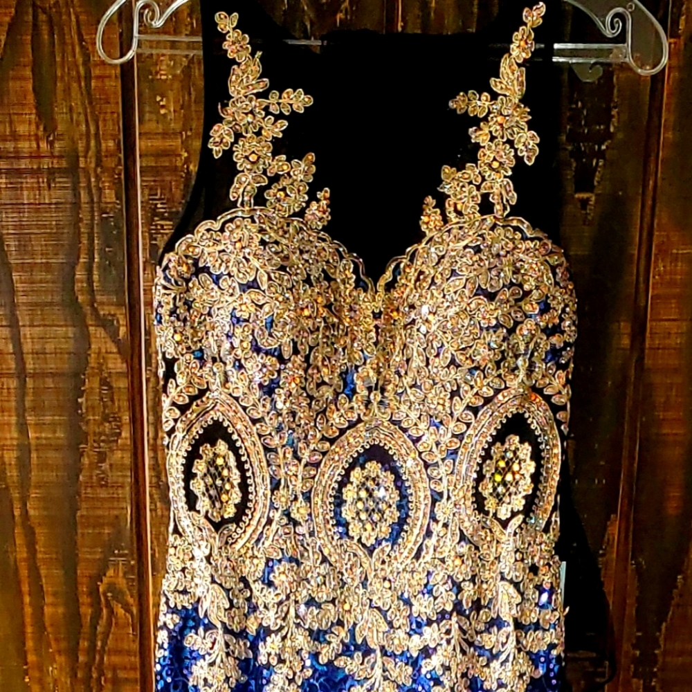 BEAUTIFUL FORMAL  PROM ANY OCASION DRESS